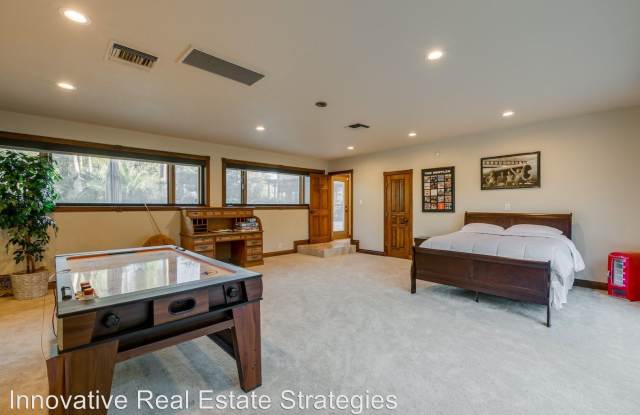 3970 Mcleod Dr Gallery 2