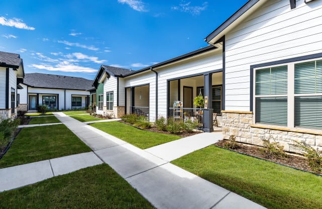 Larkspur Creekside Age 55+ Apartment Homes Gallery 4