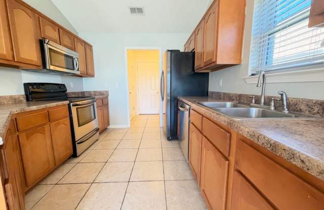 Central park, adorable home ready for you! Gallery 4
