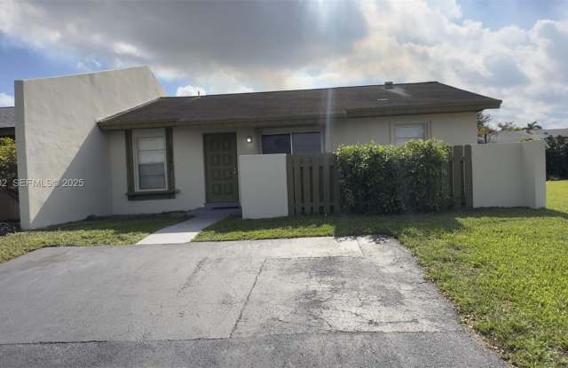 12240 SW 114th Ter photos photos