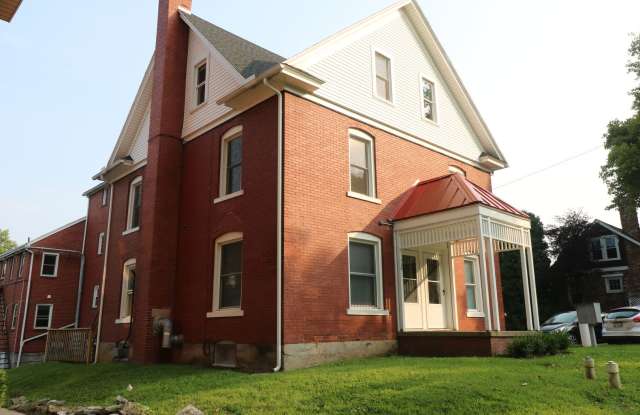 Spacious 1 Bedroom Near Engineering buildings and all of Penn State West Campus Gallery 2