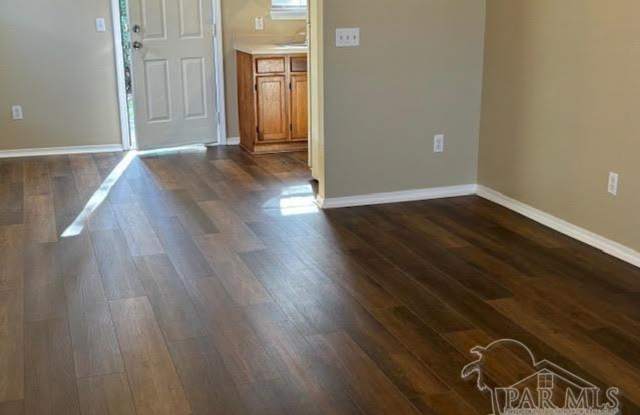 Charming Three Bedroom Two Bath Patio Home in Bay Pine Villas Gallery 3