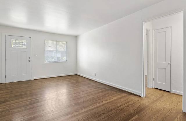 Columbia Court Apartments photos photos