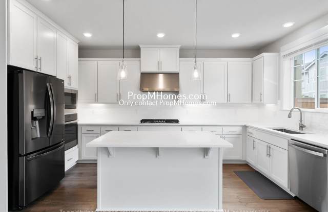 Luxury 4-Bedroom Home in South Cooper Mountain! photos photos