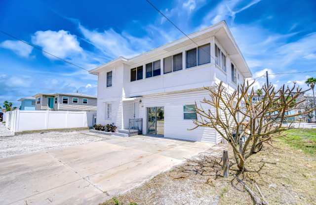 150 East Madeira Avenue - 3 photos photos