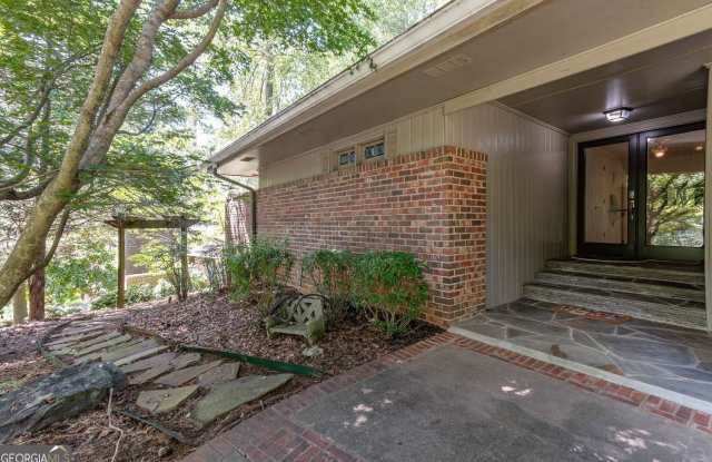 300 Cedar Knoll Court Gallery 3