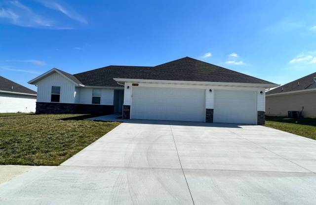 1354 S Olde Savannah Ave - 1354 South Olde Savannah Avenue, Greene County, MO 65738