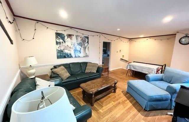 10 Hammond Street Gallery 4