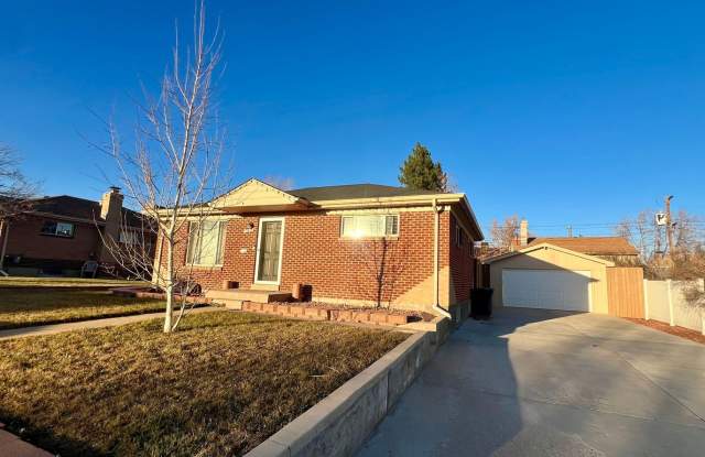 Spacious 4-Bedroom/2 Bath, Private Hot Tub  Beautiful Fenced Yard! - 10870 Carrol Lane, Northglenn, CO 80233