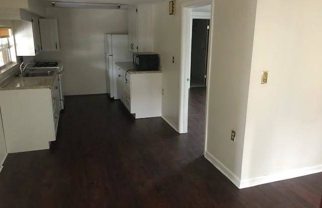 1641 Lakeview Drive Gallery 3
