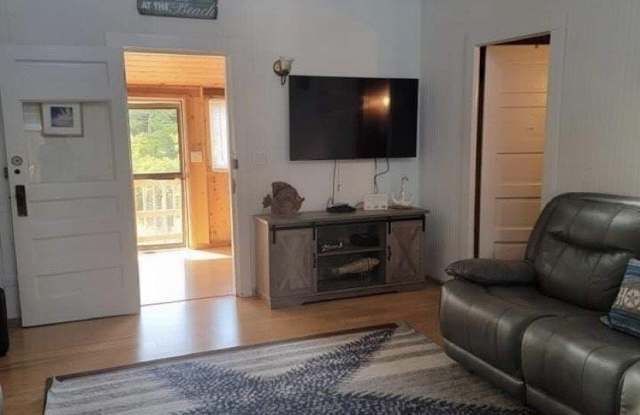 921 Evergreen Walk Gallery 4