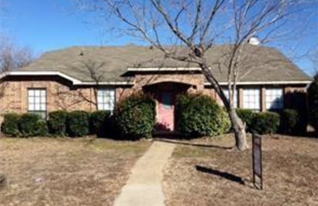 945 W Spring Creek Parkway - 945 West Spring Creek Parkway, Plano, TX 75023