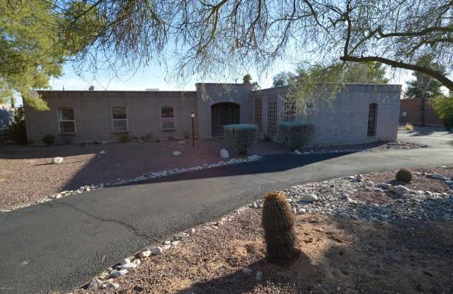 7722 E Knollwood Circle Gallery 1