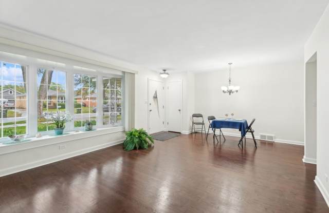 532 N Broadway Avenue Gallery 3