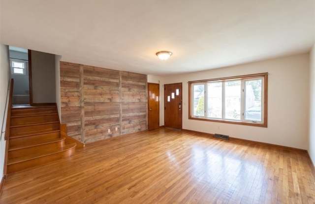 530 Lincoln Avenue Gallery 4
