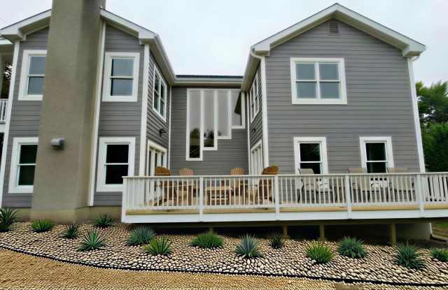 Spacious House across the street from UT - large deck and balcony with great views. photos photos