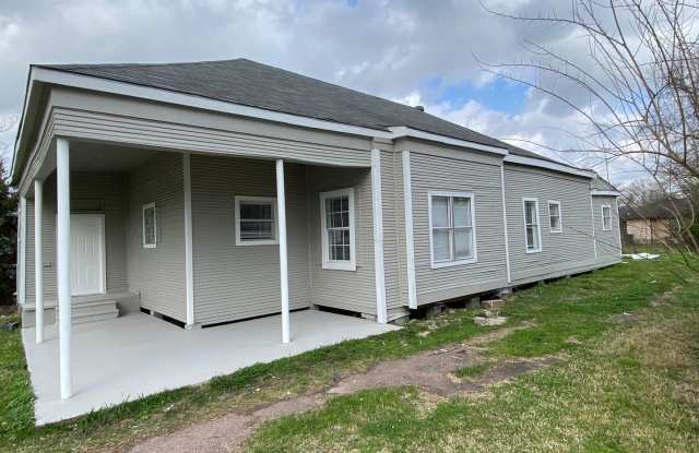 Great 4/2 property with recent updates! photos photos