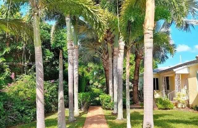 1015 NE 112th St - 1015 Northeast 112th Street, Biscayne Park, FL 33161