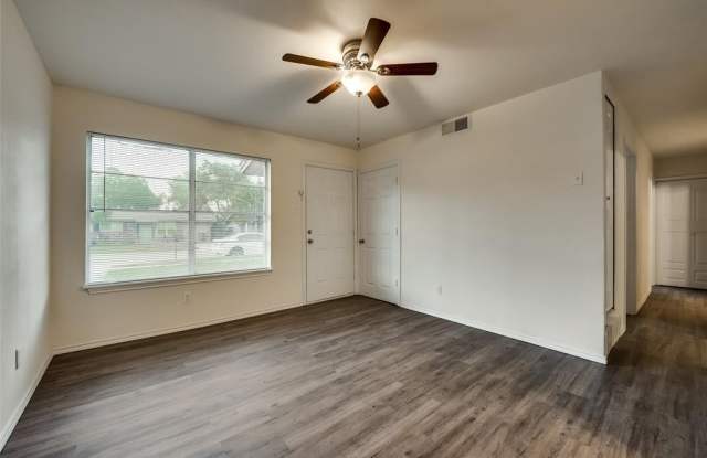 1602 E Lovers Lane Gallery 4