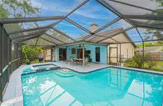 12822 Sarah Ln Gallery 3