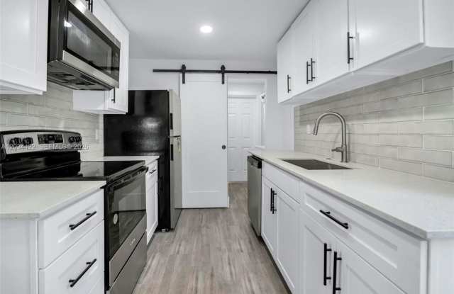 311 NW 12th Avenue -, Delray Beach, FL 33444 - 1738 Gallery 1