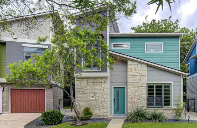 **THREE WEEKS FREE RENT!!** Spacious 3-Bedroom Home with Detached Garage & HOA-Maintained Exterior Gallery 3