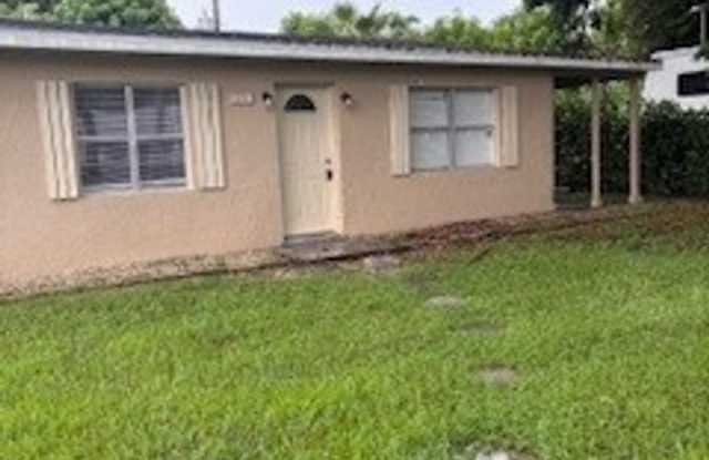 Recently reduced!    3/1 off Palm Beach Blvd Gallery 1