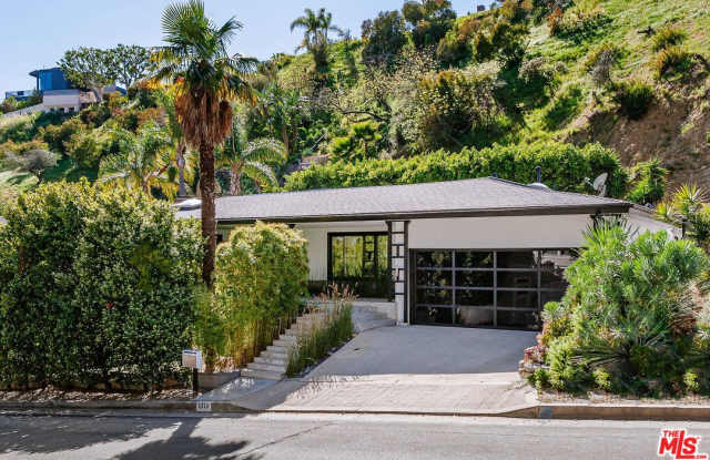 1311 SUNSET PLAZA Drive Gallery 3