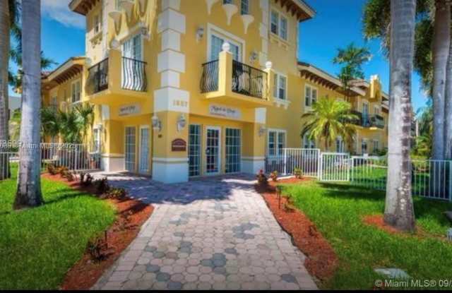 1657 Tyler St photos photos