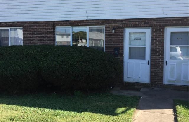 1334 VIRGINIA - 1334 Virginia Ave, Wood River, IL 62095