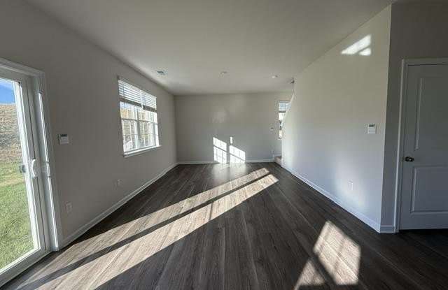 280 ANCONAS Boulevard Gallery 3