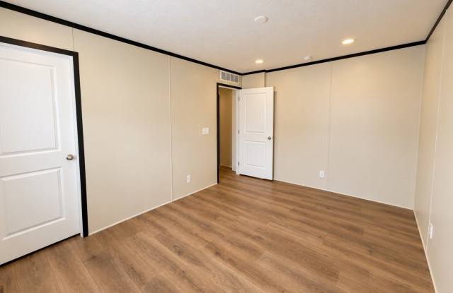 25126 Nuway Avenue Gallery 4