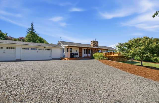 Stunning Ranch Style Home On Acreage! Gallery 3