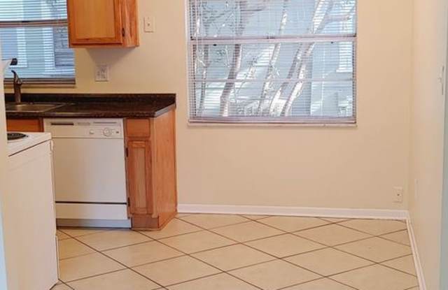 1415 N. Ferncreek Ave Gallery 4