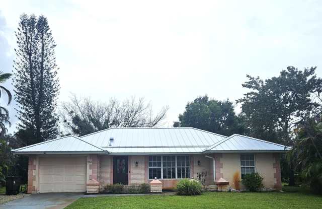 286 NE Brunson Court Gallery 2