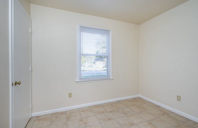 2110 Hazelwood Avenue photos photos