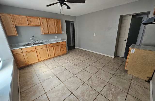 Spacious, northside getaway! Gallery 4