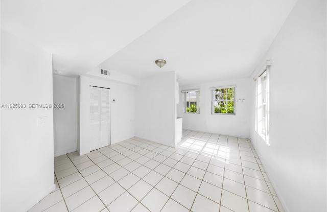 3453 SW 23rd Ter Gallery 3