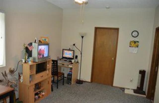 6729 121st Ave SE - 6729 121st Avenue Southeast, Bellevue, WA 98006