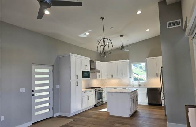 15 Lantana Place - A Gallery 4