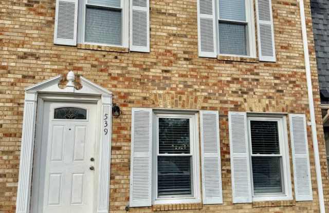 3BD/2.5BA Brick Townhouse in Washington Commons off of Great Neck! Renovated throughout! - 539 Biltmore Drive, Virginia Beach, VA 23454
