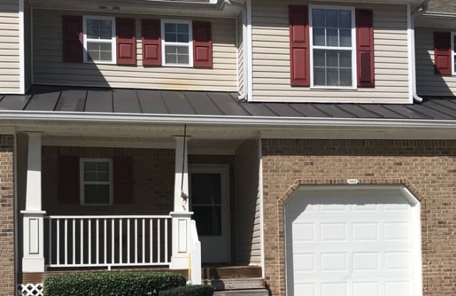 562 Fox Creek Crossing - 562 Fox Creek Crossing, Holly Springs, GA 30188
