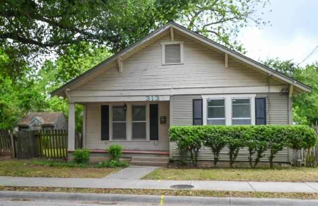 313 Egan Street - 313 Egan Street, Denton, TX 76201