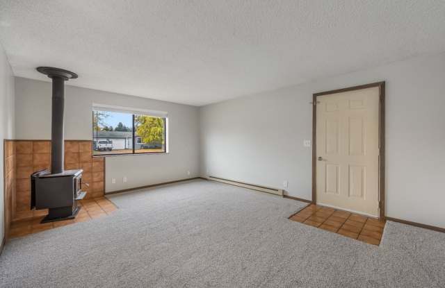 3 bed 2 bath duplex near Hayden Lake (right side) Gallery 4
