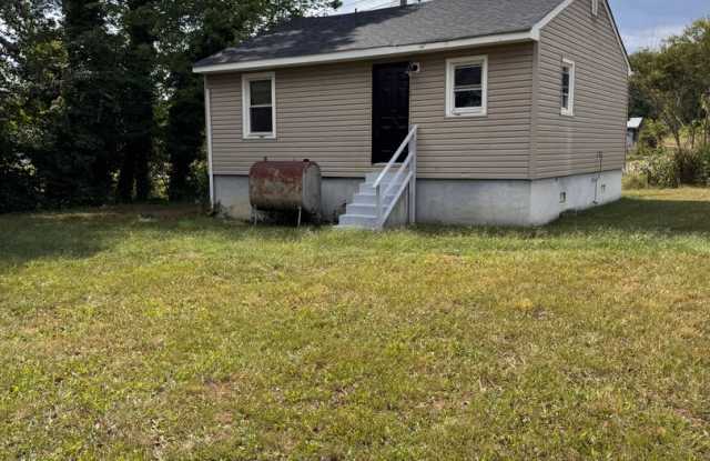 2 Bedroom || 1 Bathroom Single Family Home Gallery 3