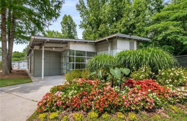 1380 Stirling Circle NW Gallery 4