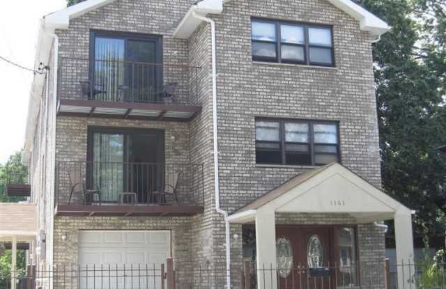 1363 Gillespie Avenue photos photos
