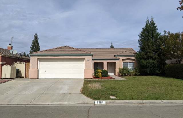 4 bedroom home in NE Fresno offering an open floor plan with a living room and family room + Clovis Schools. - 2384 East Cromwell Avenue, Fresno, CA 93720