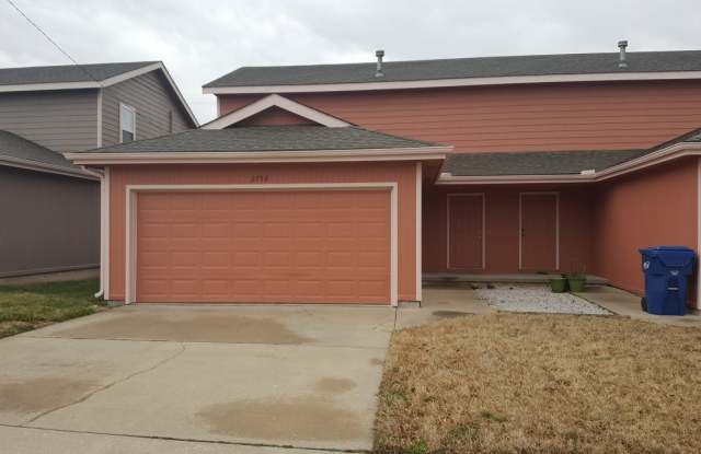 3 Bed 2.5 Bath 2 Car Garage Split Duplex- Pets ok! photos photos