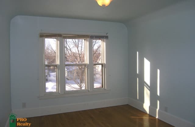 2005 Taylor Street N.E. #2 Gallery 4
